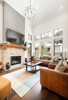 3BR, Taluswood Heights, Luxury, Private Hot Tub, Ski-in Ski-Out, by Harmony Whistler